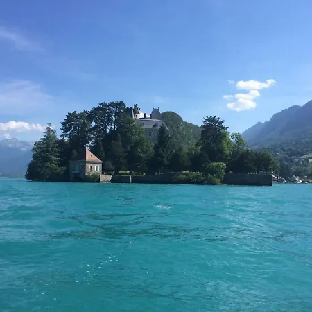 La Baie Des Voiles ,vue D'annecy ,plage Privee Duingt